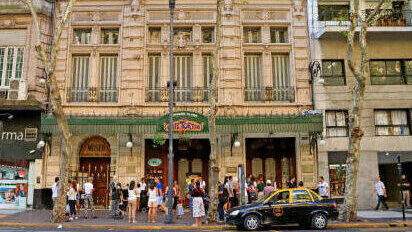 El famoso Café histórico Tortoni en Avenida de Mayo, Buenos Aires, Argentina