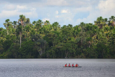 Kayak en La selva del Amazonas en Puerto Maldonado, Perú